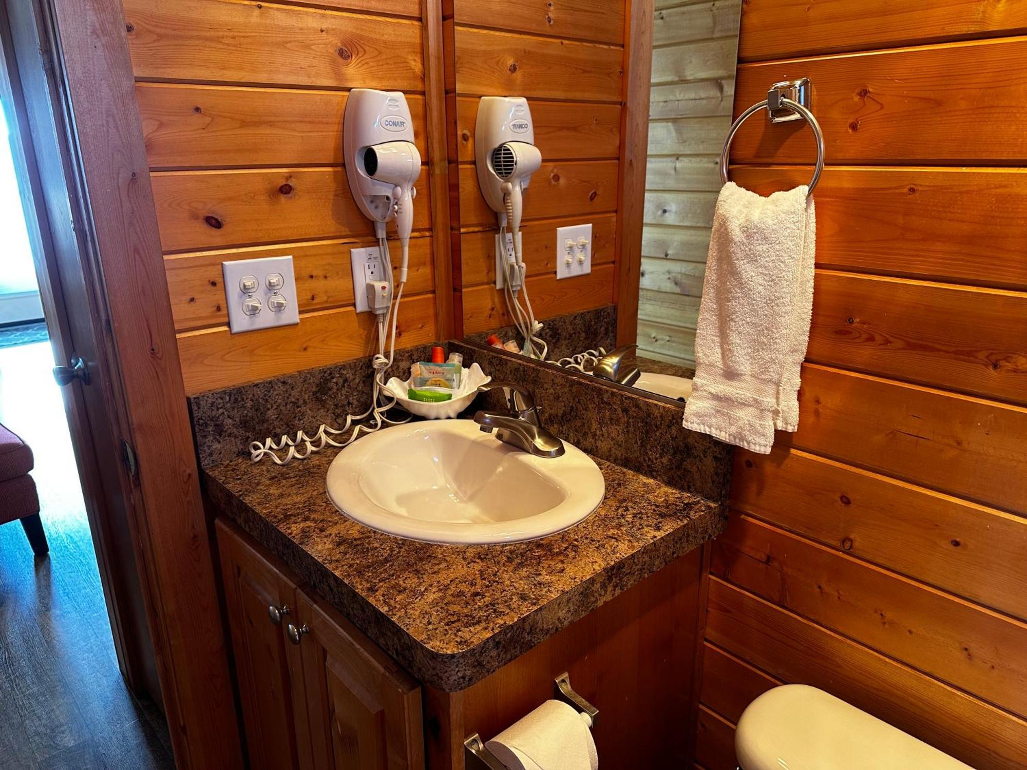 Westport Marina Cottages Ngoại thất bức ảnh